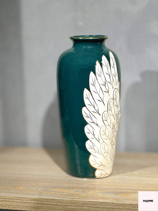 Emerald Green Ceramic Swan Vase with Gold Detailing – Elegant Home Decor Accent